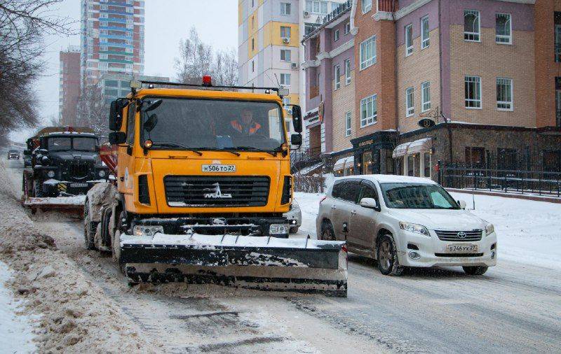 49 единиц уборочной техники работали на улицах города в минувшие сутки