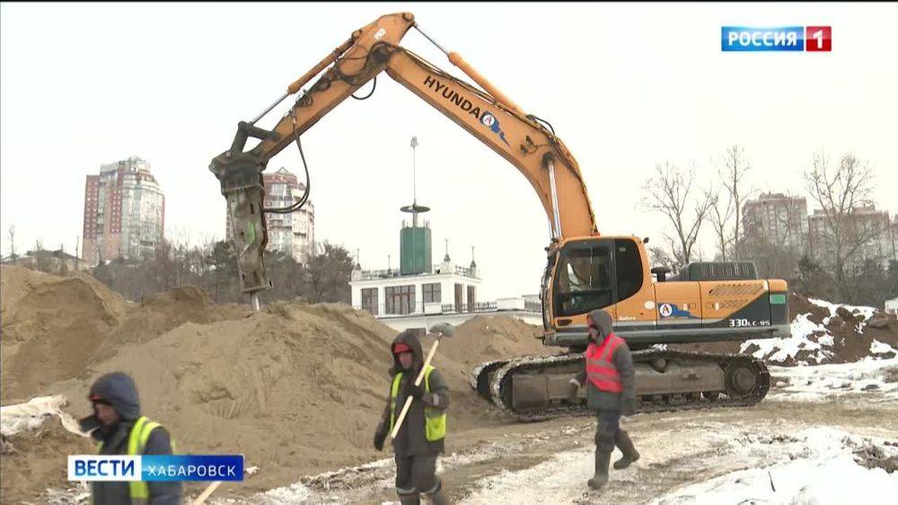 На набережной в районе хабаровского яхт-клуба почти закончили монтаж усиленной стенки причала