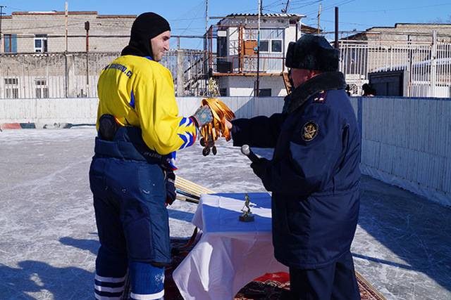 Хоккеисты сыграли с осужденными в Хабаровском крае3