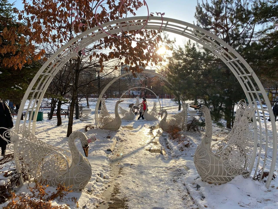 Новогодний городок убирают в парке «Динамо» в Хабаровске0