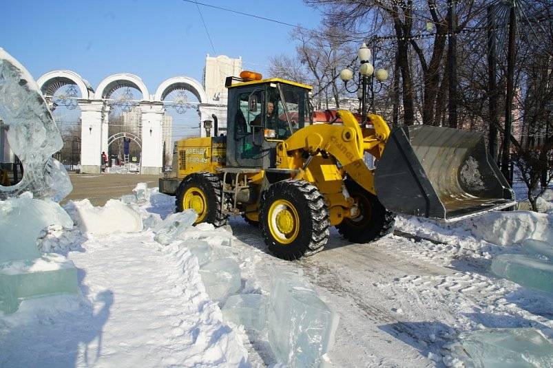 В хабаровском парке &quotДинамо&quot приступили к демонтажу новогоднего городка Пресс-служба губернатора и правительства Хабаровского края