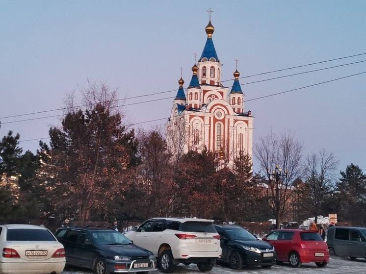 В Хабаровске эвакуировали машины, припаркованные на автобусных остановках