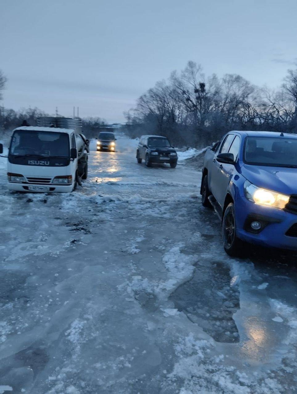 В «ледяном» плену: жители Приморья массово жалуются на порывы воды — фото4