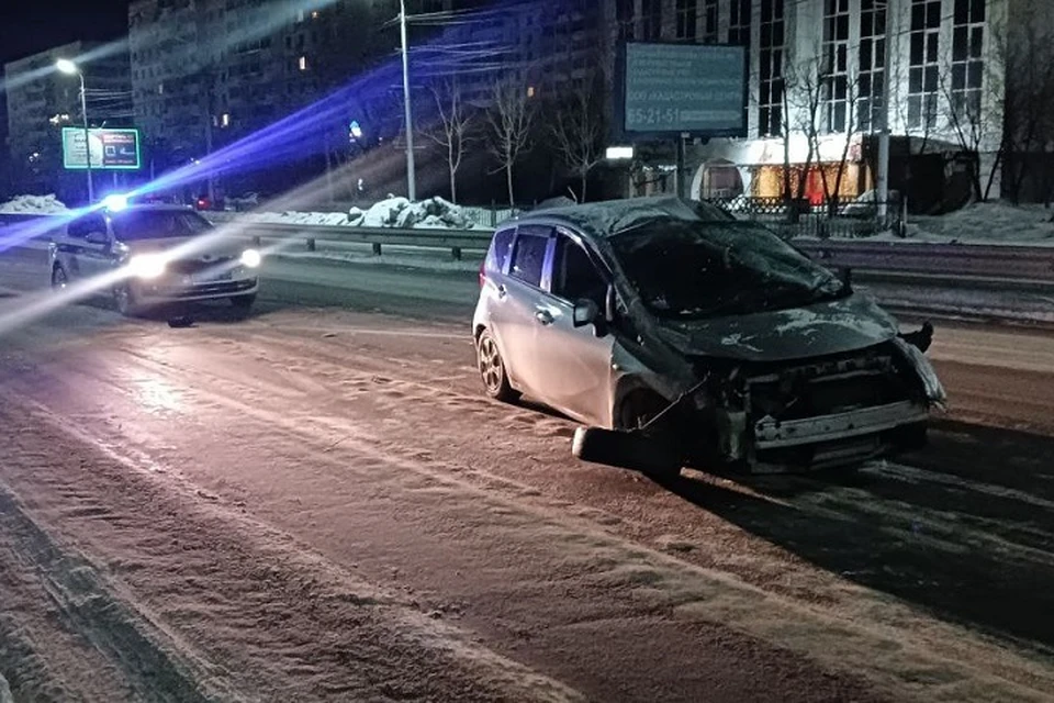 Водитель легковушки пострадал в ночной аварии в Хабаровске0