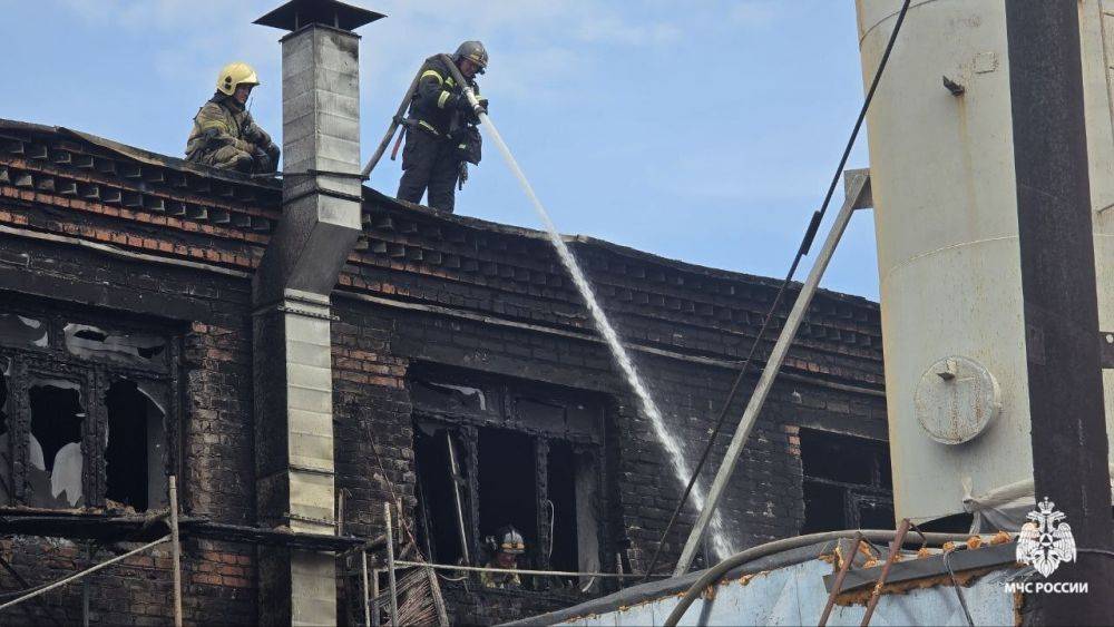 В Хабаровске пожарные быстро справились с огнём в административно-производственном здании в Кировском районе