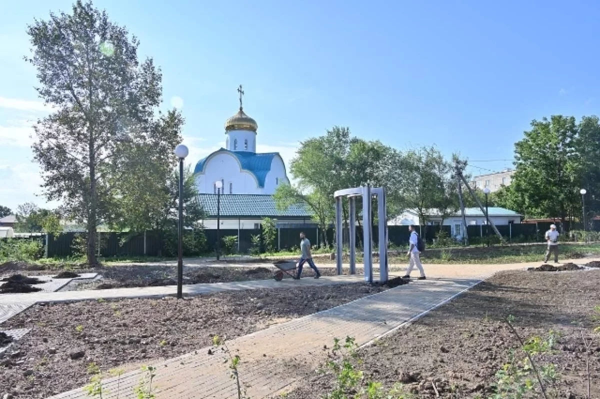 Завершается благоустройство сквера у храма Матроны Московской в Хабаровске0