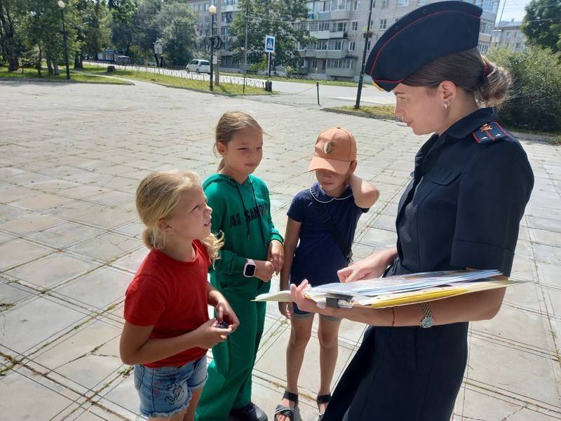 Сотрудники Госавтоинспекции района имени Лазо провели информационно-пропагандистское мероприятие «Безопасность на дорогах начинается с семьи»