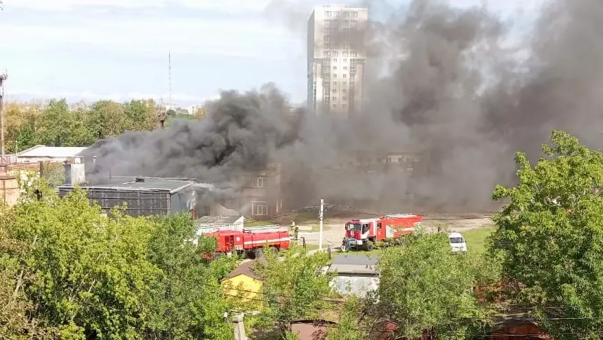 Чёрный дым заволок «топограф» в Хабаровске (ВИДЕО)1