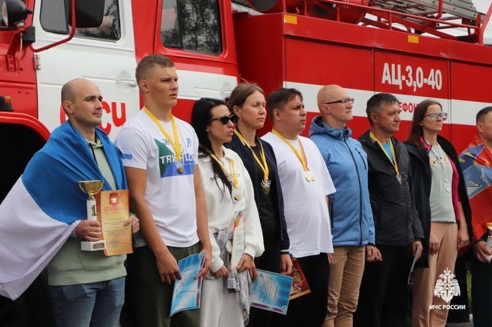 Хабаровчане стали первыми в дальневосточных соревнованиях по плаванию среди команд территориальных органов МЧС России