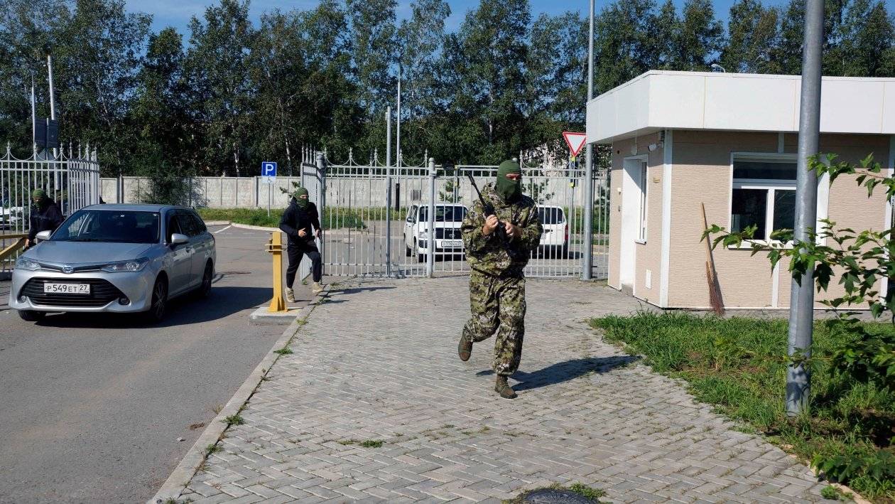 Накануне начала учебного года в Хабаровске прошли учения оперативных служб2