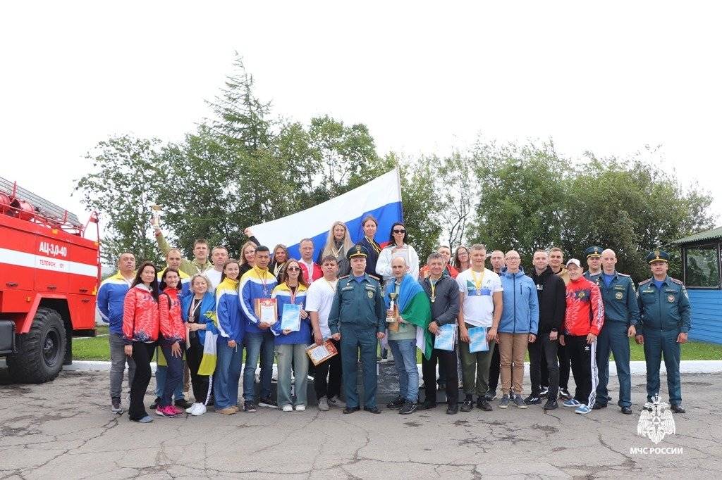  Хабаровские спасатели первыми на дальневосточных соревнованиях по плаванию1