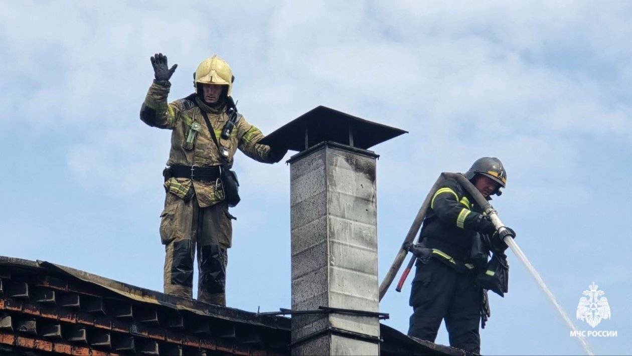 Пожар произошел в административном здании на ул.Салтыкова-Щедрина в Хабаровске6