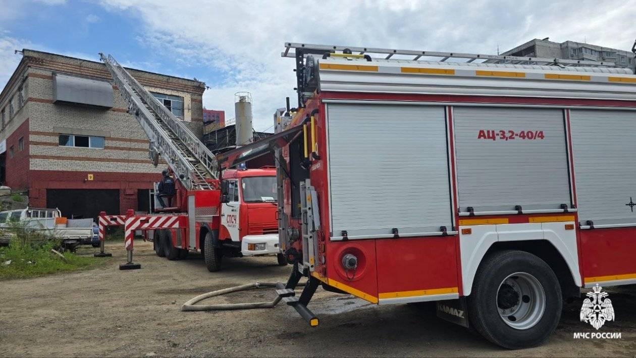 Пожар произошел в административном здании на ул.Салтыкова-Щедрина в Хабаровске7