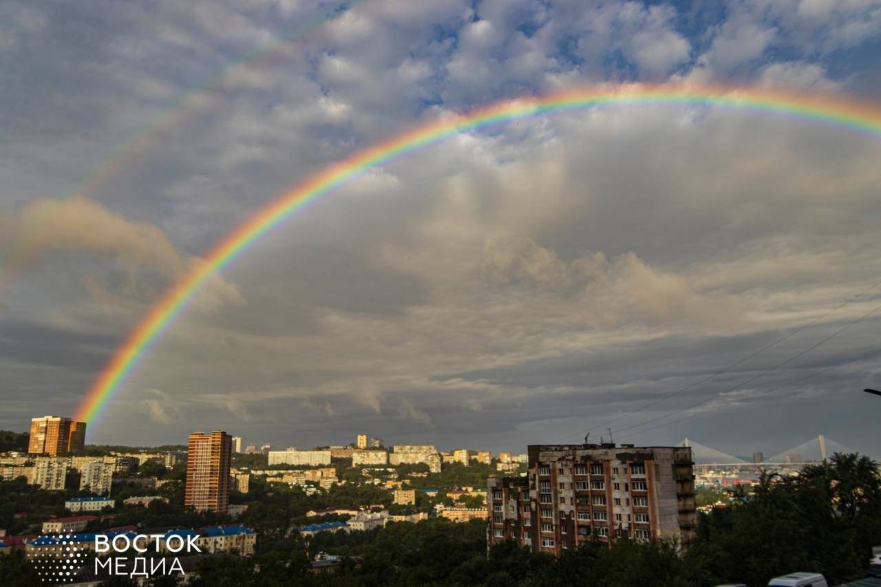 Природа просит прощения за ливни: невероятная красота в небе над Владивостоком — фото0