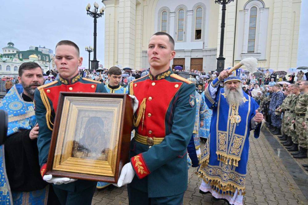 Мэр Хабаровска Сергей Кравчук принял участие в молебне о Победе перед иконой Пресвятой Богородицы «Казанская»