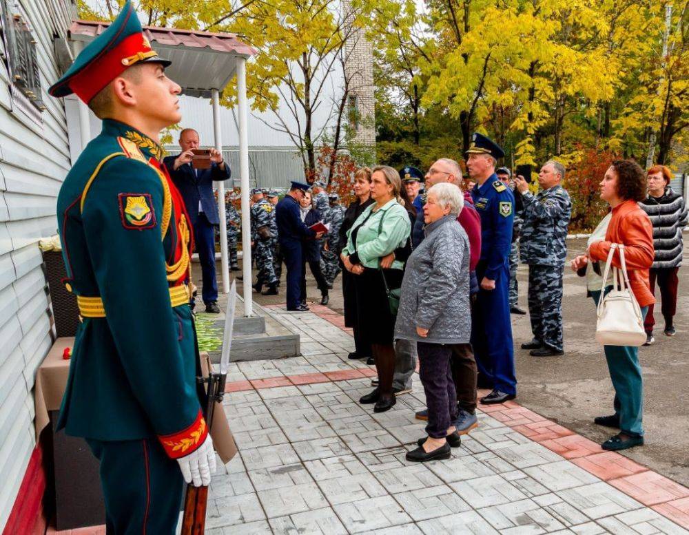 Памятная доска в честь погибших участников СВО открылась в Хабаровске