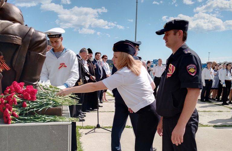 В Ванинском и Бикинском районах полицейские приняли участие в мероприятиях, посвященных 79 годовщине разгрома милитаристской Японии и окончанию Второй мировой войны