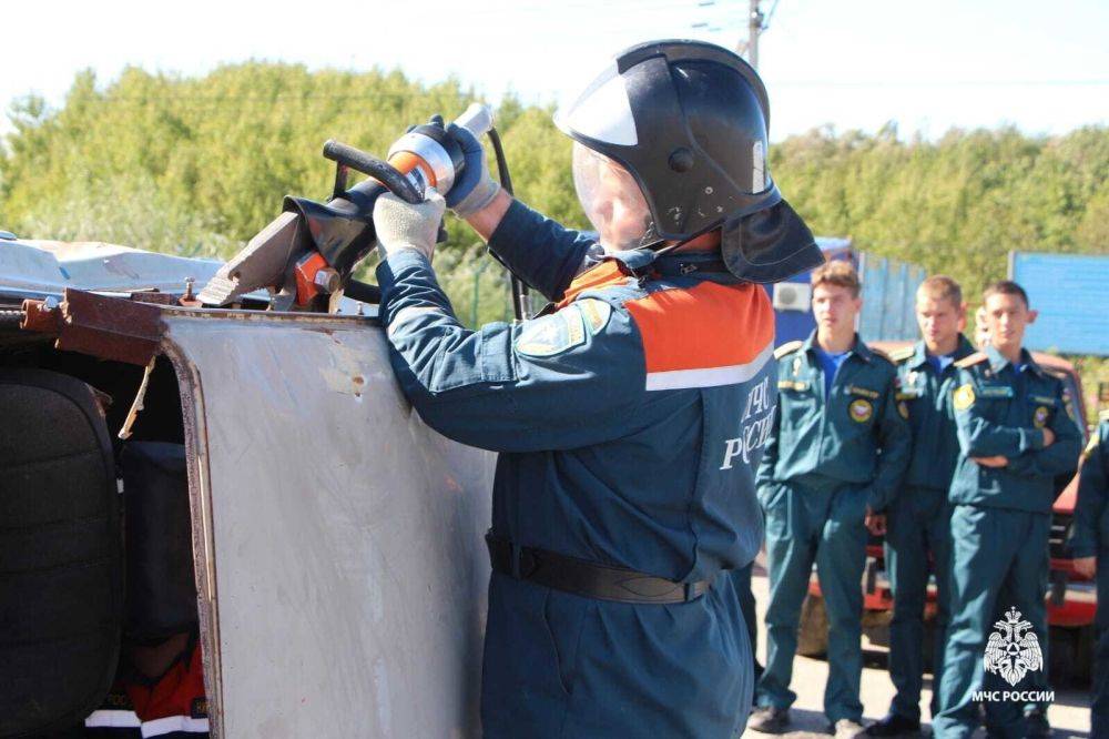 Юные спасатели из Приморья побывали в гостях в Амурском спасательном центре МЧС России