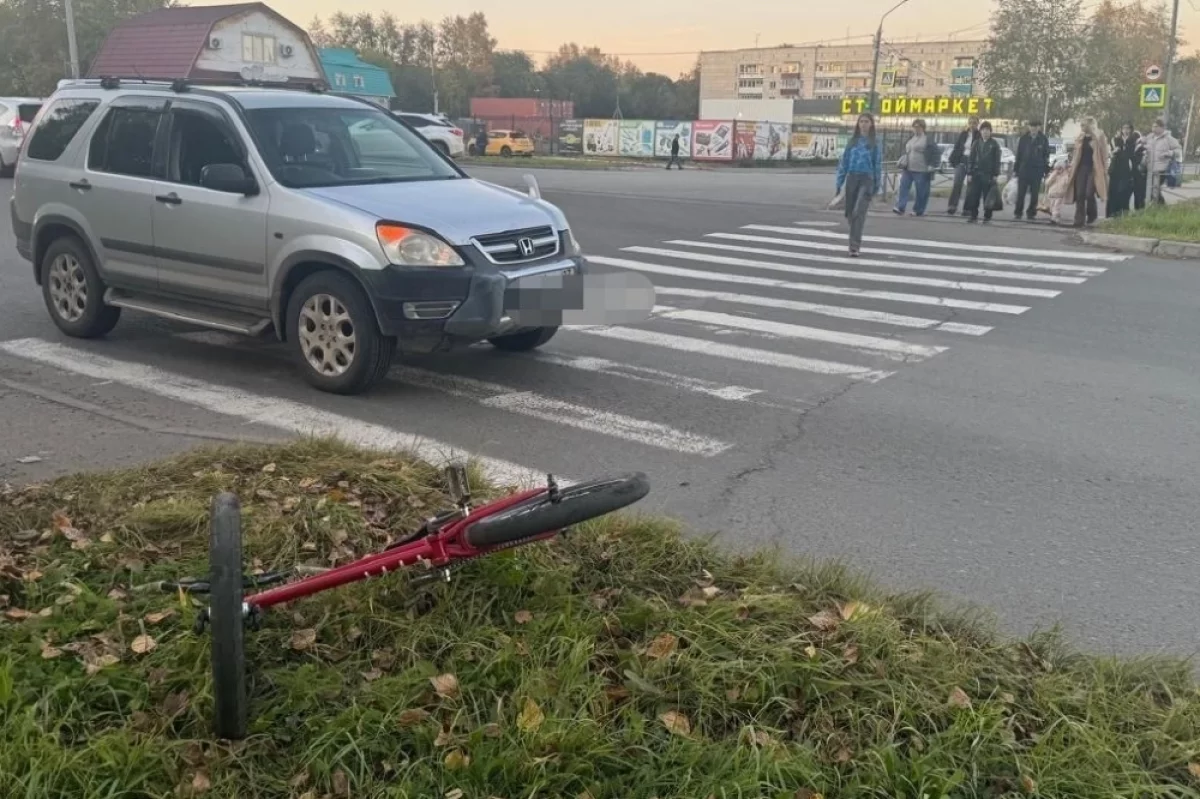 В Комсомольске-на-Амуре пьяный велосипедист полез под колёса автомобиля0