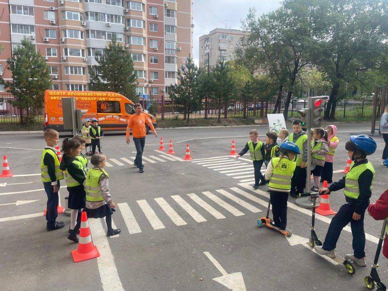 В Хабаровске сотрудники Госавтоинспекции провели профилактическое мероприятие «Соблюдай ПДД»