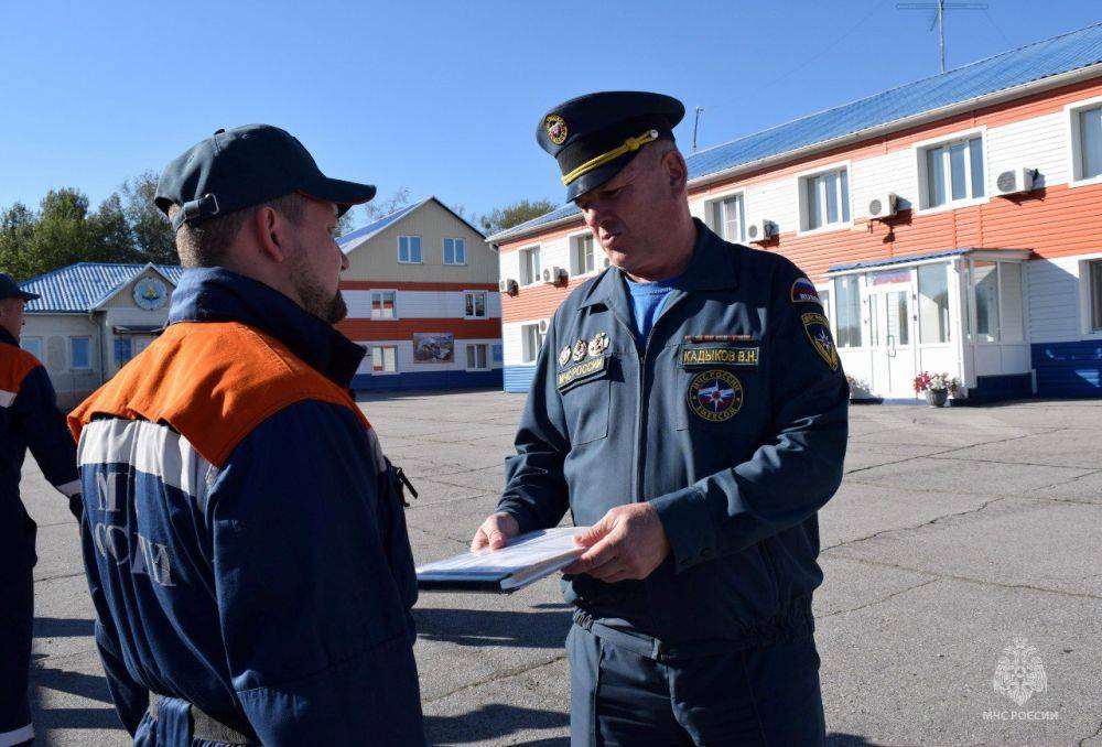 Кто-то на море купаться, а водолазы МЧС России тренироваться