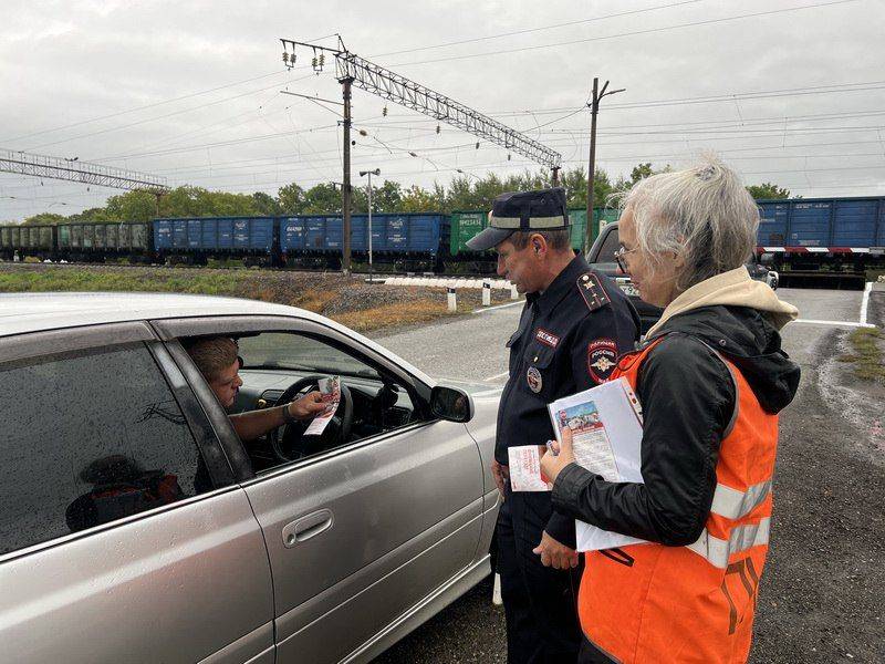 Сотрудники Госавтоинспекции Вяземского района провели профилактическое мероприятие «Внимание, переезд!»