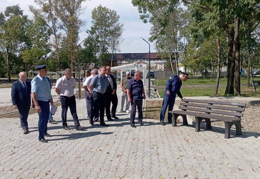 В ходе рабочей поездки первый заместитель прокурора Хабаровского края Сергей Лубенец проверил ход строительства важных социальных объектов, возводимых в г. Бикин и г. Вяземский в рамках национальных проектов