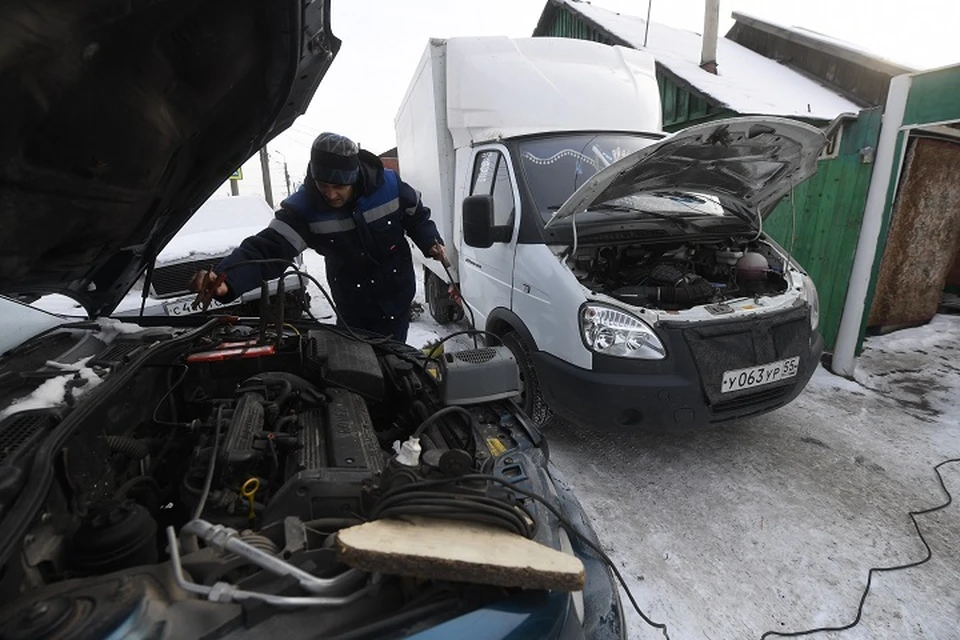 Автослесарь присвоил деньги клиентки в Магаданской области0