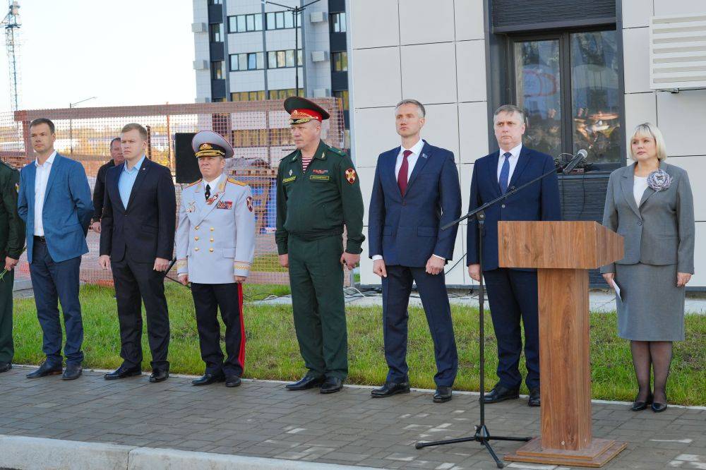 В Хабаровске открыли мемориальную доску Герою России