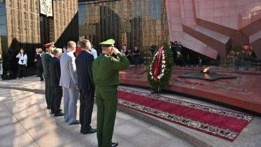 Демешин почтил в Хабаровске память погибших героев Второй мировой войны