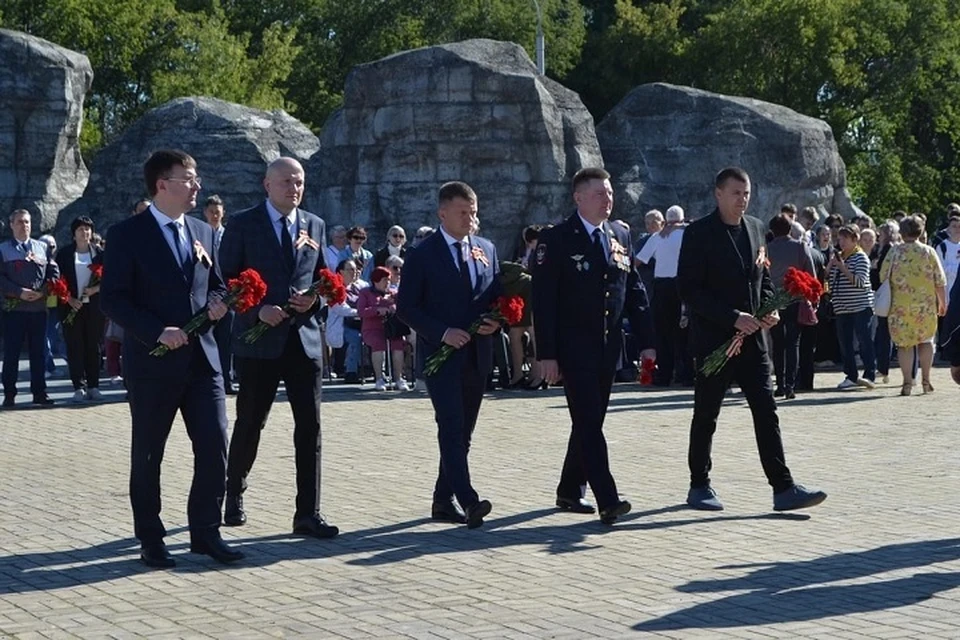 Церемония возложения цветов к Вечному огню прошла в Комсомольске0