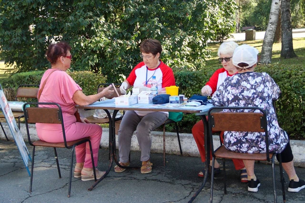 Чёрное золото и романтика неба: Артём душевно отпраздновал 86-летие — фото, видео13