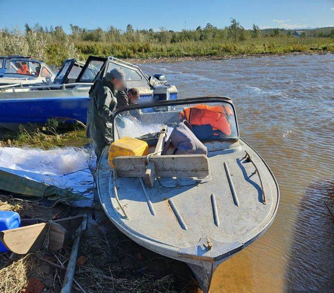 Полицейские Комсомольского района задержали гражданина подозреваемого в незаконной добыче красной рыбы