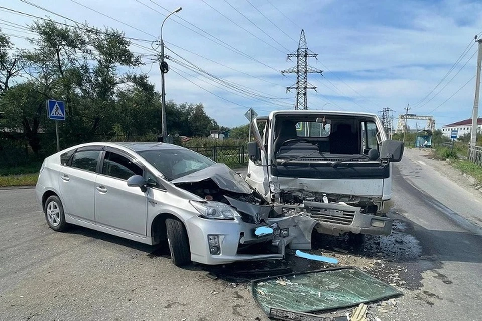 Два автомобиля столкнулись в Хабаровске 9 сентября0