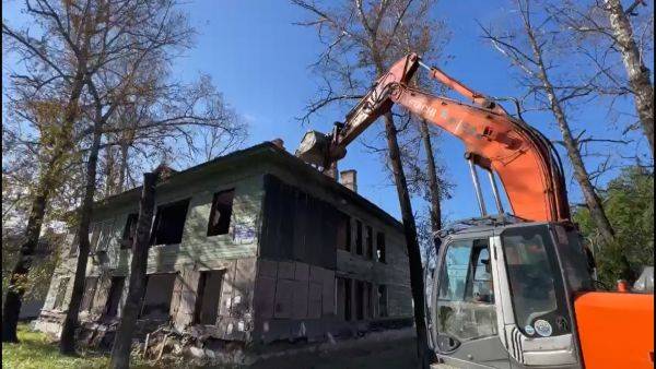 Еще один аварийный дом снесен в Хабаровске по проспекту 60-летия Октября