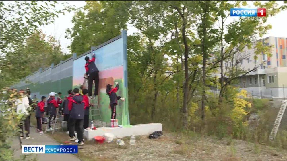 Смотрите в 21:10. Медведь и тигр появились на улице Краснореченской в Хабаровске