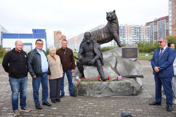 В Хабаровске торжественно открыли памятник дальневосточному ученому-краеведу Всеволоду Сысоеву