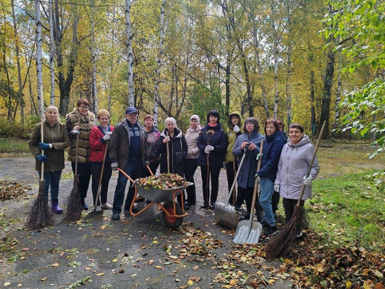 Мётлы, грабли и лопаты взяли в руки жители Хабаровского края и наводят чистоту38