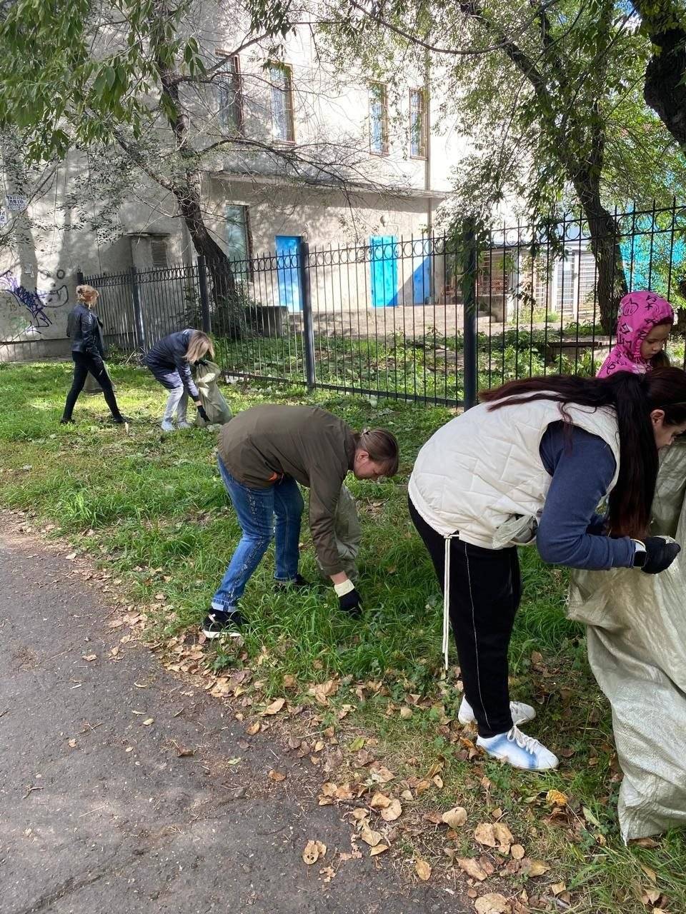 Мётлы, грабли и лопаты взяли в руки жители Хабаровского края и наводят чистоту29