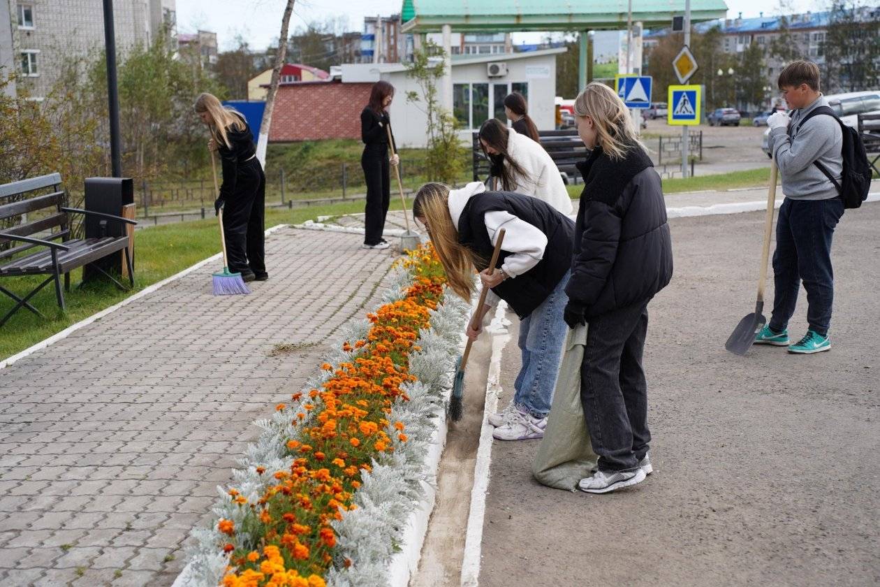 Мётлы, грабли и лопаты взяли в руки жители Хабаровского края и наводят чистоту52