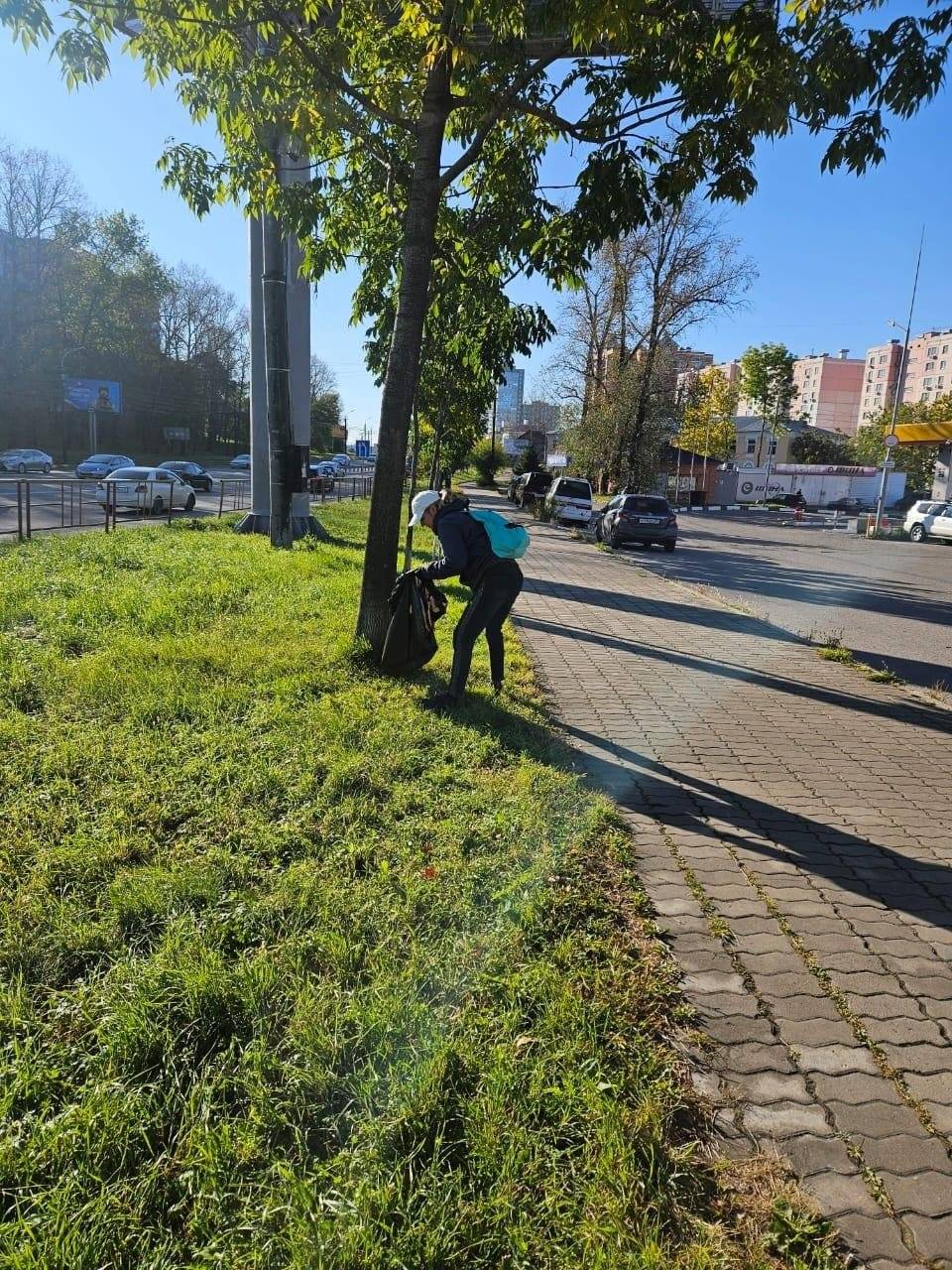 Мётлы, грабли и лопаты взяли в руки жители Хабаровского края и наводят чистоту3