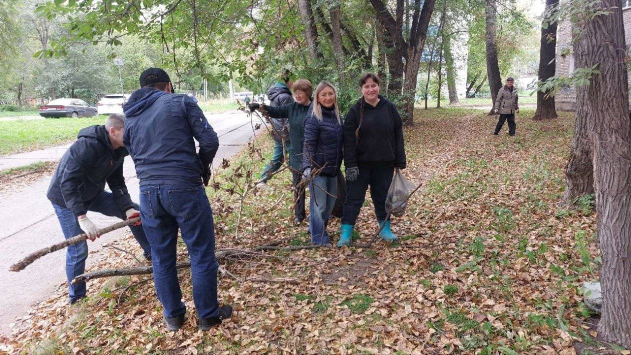 Мётлы, грабли и лопаты взяли в руки жители Хабаровского края и наводят чистоту31