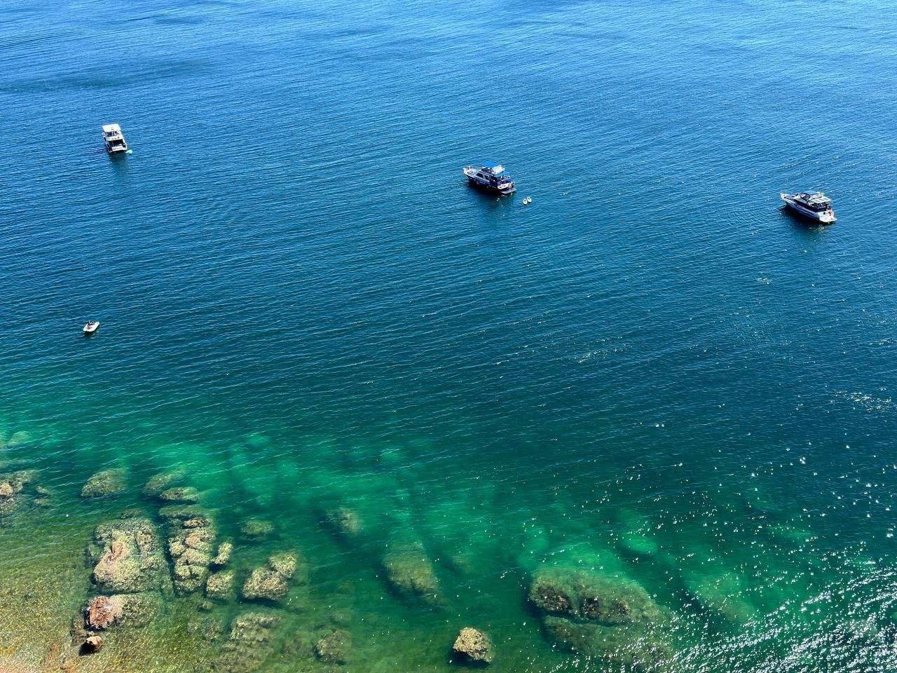 Несмотря на осень: в Приморье найден пустующий пляж с теплой водой — фото3