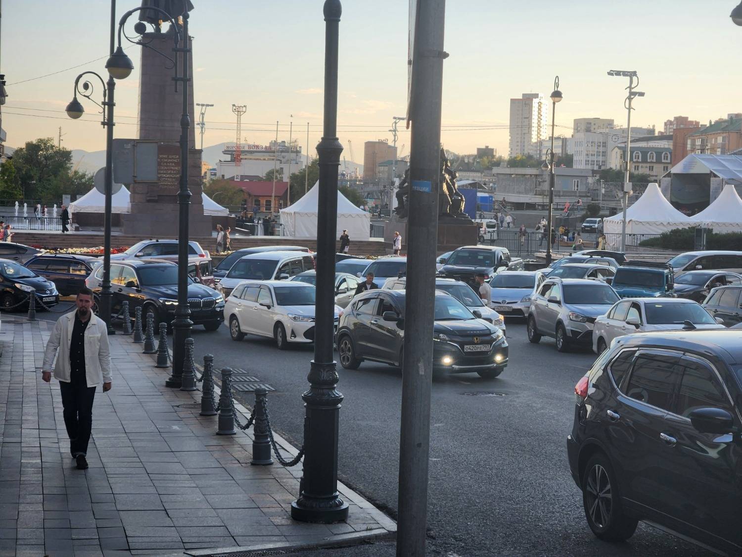 Одна маленькая авария парализовала главную улицу Владивостока — фото3