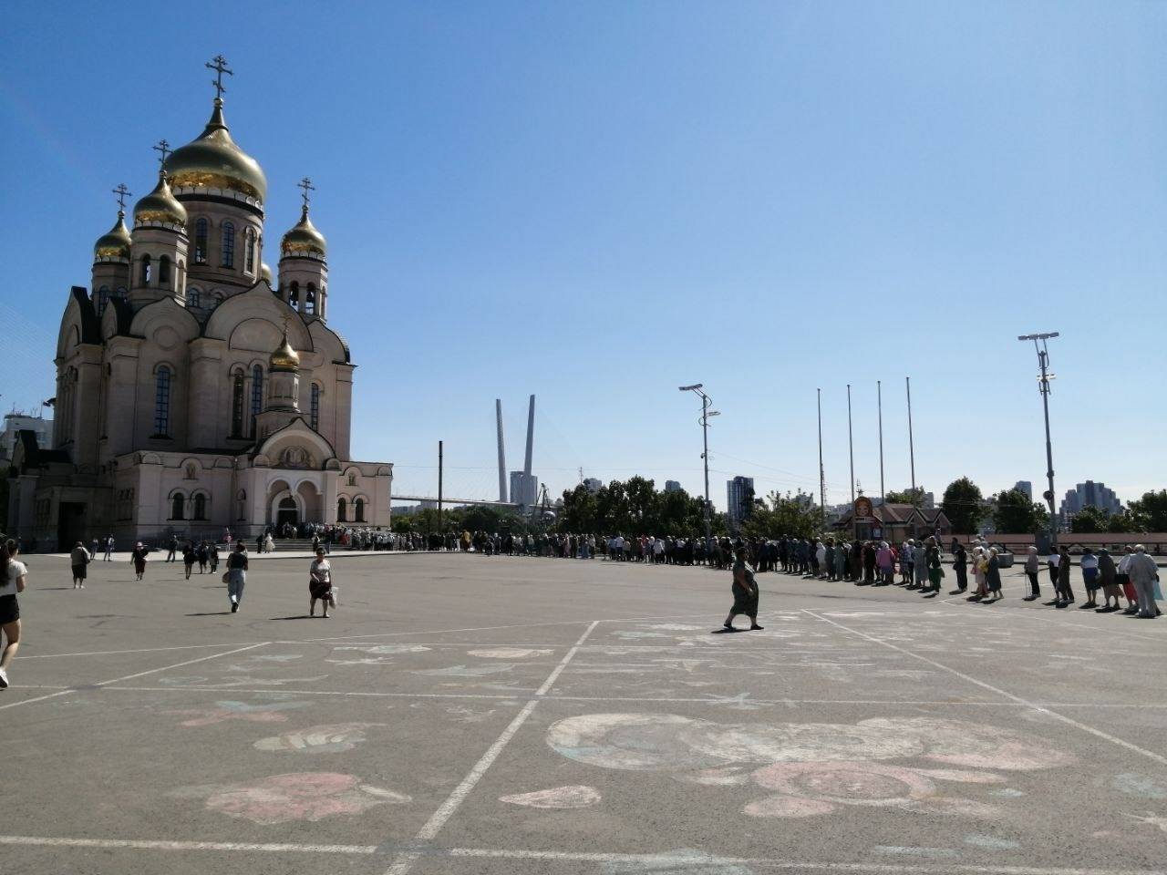 Огромные очереди в самом центре Владивостока — куда все спешат? — фото, видео0