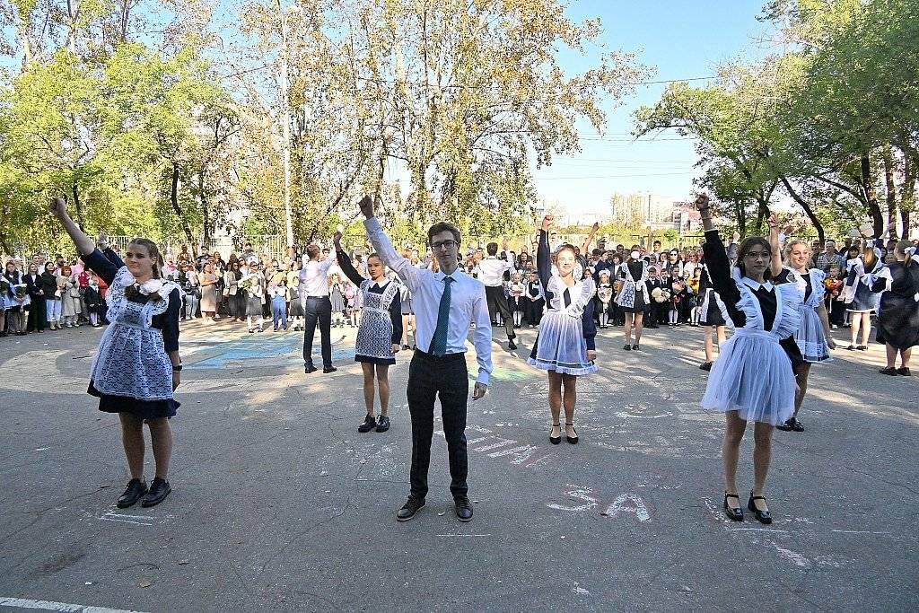 Первый школьный звонок в Хабаровске прозвенел для семи тысяч первоклашек14