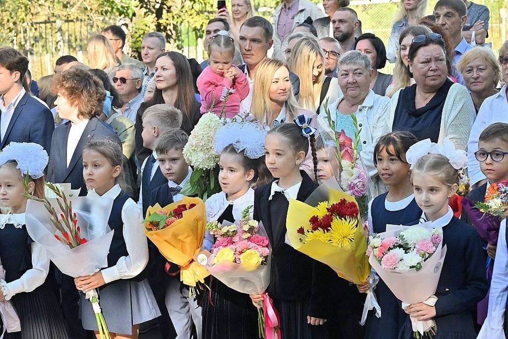 Первый школьный звонок в Хабаровске прозвенел для семи тысяч первоклашек8