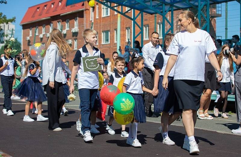 Школьные годы чудесные: во Владивостоке прошли линейки в первый учебный день0