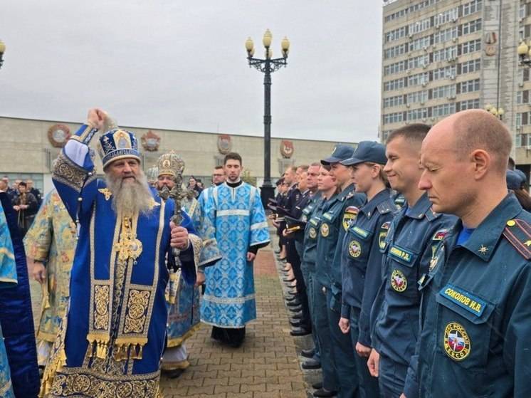 Специалисты МЧС помолились за коллег на молебне о победе в Хабаровске