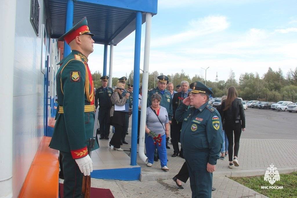 В Хабаровске открыли памятную доску ветерану пожарной охраны и герою СВО7